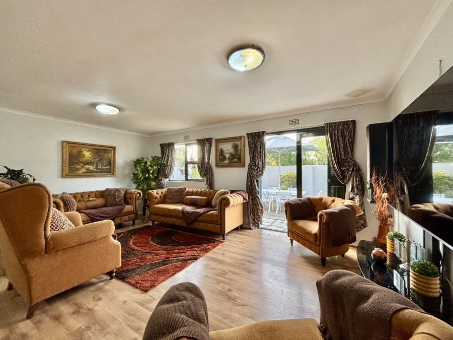 3 Bedroom Property for Sale in Loucharmante Western Cape